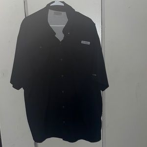 Men’s Columbia ShortSleeve Button Up.